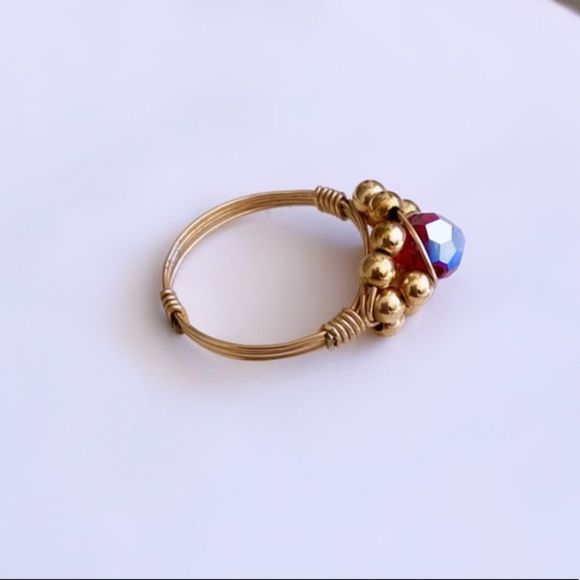 💎 Gold Toned Iridescent Gem Ring 💎 - Picture 4 of 6